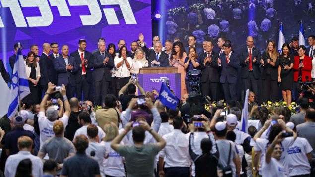 رئيس الوزراء بنيامين نتنياهو يخاطب انصاره في مقر حزب الليكود الانتخابي، 18 سبتمبر 2019 (JACK GUEZ / AFP)