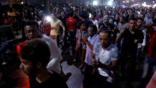 متظاهرون مصريون ينادون الى الاطاحة بالرئيس عبد الفتاح السيسي في وسط مدينة القاهرة، 20 سبتمبر 2019 (STR/AFP)
