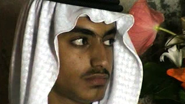 صورة شاشة من فيديو نشرته وكالة المخابرات المركزية الامريكية في 1 نوفمبر 2017، يظهر حمزة بن لادن خلال زفافه (CIA via AP, File)