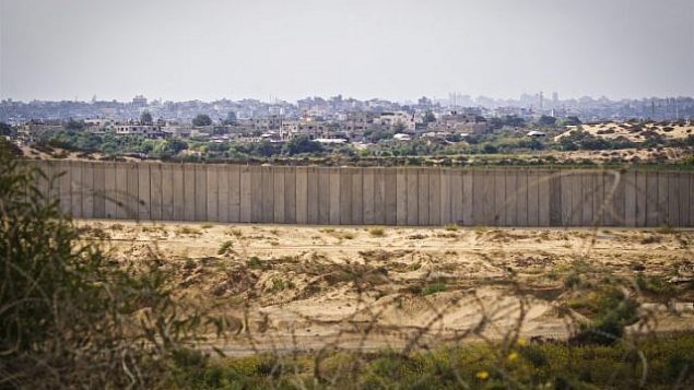 صورة للسياج الحدود المحيط بقطاع غزة من إسرائيل.  (Doron Horowitz/Flash90)