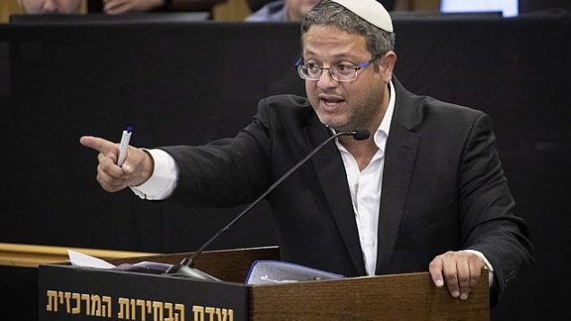 إيتمار بن غفير، رئيس حزب ’عوتسما يهوديت’ خلال حديثه دفاعا عن حزبه أمام لجنة الانتخابات المركزية في الكنيست، القدس، 14 أغسطس، 2019.  (Hadas Parush/Flash90)