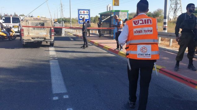 ساحة هجوم طعن بمفرق مكابيم،  في شارع 443، 25 سبتمبر 2019 (Israel Police)