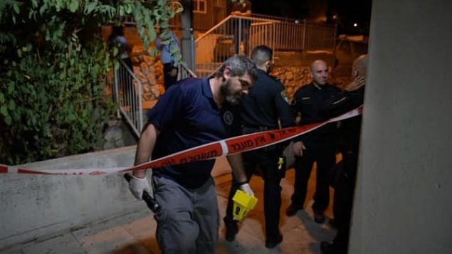 الشرطة في موقع جريمة قتل عنان لوابنة في مدينة الناصرة مساء الأحد، 23 سبتمبرن 2019.  (Israel Police Spokesperson)
