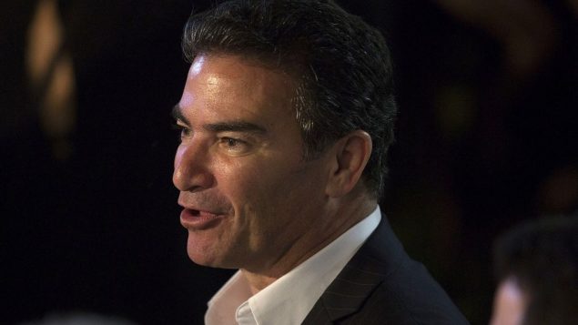 مدير الموساد يوسي كوهين يحضل احتفال يوم الاستقلال الامريكي في منزل السفير الى اسرائيل، دافيد فريدمان، في هرتسليا، 3 يوليو 2017 (Heidi Levine, Pool via AP)