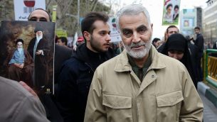 قاسم سليماني، قائد فيلق القدس بالحرس الثوري الإيراني، يشارك في مسيرة سنوية لإحياء ذكرى الثورة الإسلامية التي نشبت في عام 1979، في طهران، إيران، 11 فبراير، 2016.  (AP Photo/Ebrahim Noroozi)