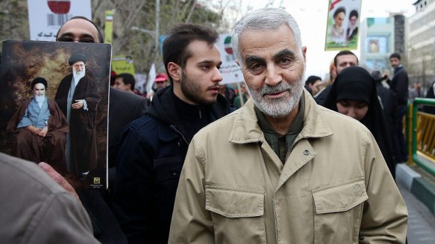 قاسم سليماني، قائد فيلق القدس بالحرس الثوري الإيراني، يشارك في مسيرة سنوية لإحياء ذكرى الثورة الإسلامية التي نشبت في عام 1979، في طهران، إيران، 11 فبراير، 2016.  (AP Photo/Ebrahim Noroozi)