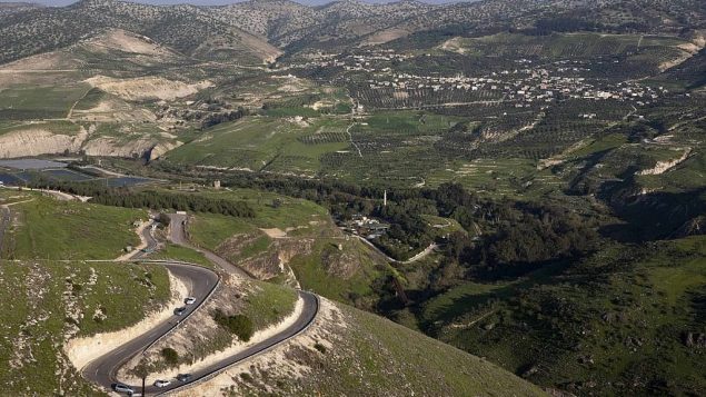 صورة من الجو للحدو الإسرائيلية-الأردنية. (Matanya Tausig/Flash 90)