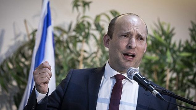 رئيس حزب "اليمين الجديد"، نفتالي بينيت، يتحدث خلال مؤتمر صحفي في "إكسبو تل أبيب"، 5 سبتمبر، 2019. (Hadas Parush/Flash90)
