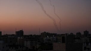 صواريخ فلسطينية تطلق من غزة، 12 نوفمبر 2019. (MAHMUD HAMS / AFP)