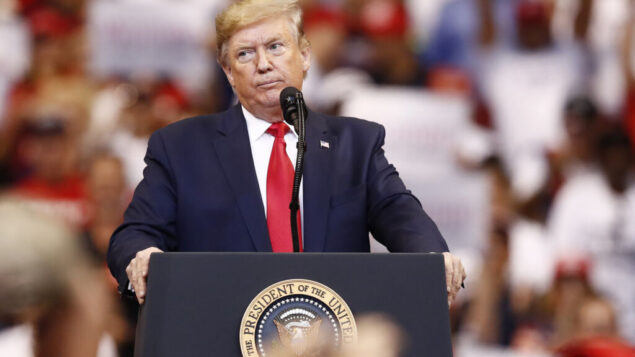 الرئيس الأمريكي دونالد ترامب يتحدث خلال تجمع، 26 نوفمبر 2019 ، في صنرايز ، فلوريدا. (AP Photo/Brynn Anderson)