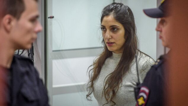 الإسرائيلية الأمريكية نعمة يسسخار، التي حُكم عليها بتهمة تهريب المخدرات، تحضر جلسة الاستئناف في محكمة موسكو الإقليمية، 19 ديسمبر 2019. (Kirill KUDRYAVTSEV / AFP) الإسرائيلية الأمريكية نعمة يسسخار، التي حُكم عليها بتهمة تهريب المخدرات، تحضر جلسة الاستئناف في محكمة موسكو الإقليمية، 19 ديسمبر 2019. (Kirill KUDRYAVTSEV / AFP)