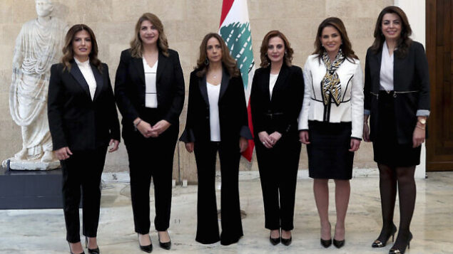 صورة نشرتها الحكومة اللبنانية للوزيرات في الحكومة الجديدة، من اليسار إلى اليمين: وزيرة العمل لمياء يمين دويهي، وزيرة العدل ماري كلود نجم، وزيرة الدفاع زينة عكار، وزيرة الشباب والرياضة فارتي أوهانيان، وزيرة الإعلام منال عبد الصمد، ووزيرة المهجرين غادة شريم، في صورة رسمية تم التقاطها في القصر الرئاسي في بعبدا، شرق بيروت، لبنان، 22 يناير، 2020. (Dalati Nohra/Lebanese Government via AP)