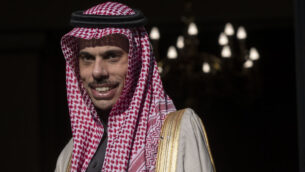 وزير الخارجية السعودي الأمير فيصل بن فرحان أثناء اجتماع في أثينا، 24 يناير 2020. (Petros Giannakouris / AP)