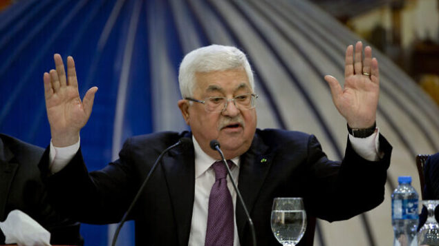 رئيس السلطة الفلسطينية محمود عباس يتحدث خلال اجتماع للقيادة الفلسطينية في مدينة رام الله بالضفة الغربية، 22 يناير،  2020.  (Majdi Mohammed/AP)