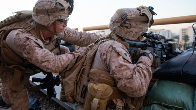 قوات المارينز الأمريكية تعزز مجمع السفارة الامريكية في بغداد، 1 يناير 2020. (US Marine Corps/Sgt. Kyle C. Talbot)