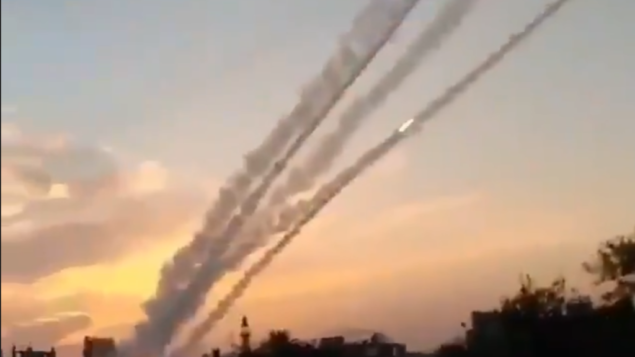 صواريخ اطلقت من قطاع غزة نحو جنوب اسرائيل، 23 فبراير 2020 (Screen capture)