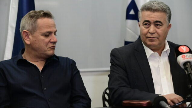 Chairman of the Labor party Amir Peretz and Meretz leader Nitzan Horowitz and party members hold a press conference in Tel Aviv on March 12, 2020. Photo by Tomer Neuberg/Flash90 *** Local Caption *** âùø
òáåãä
ôâéùú
ñéòä
îîùìú
îãáøéí
äöäøä
ú÷ùåøú
òîéø ôøõ
ðéöï äåøåáéõ