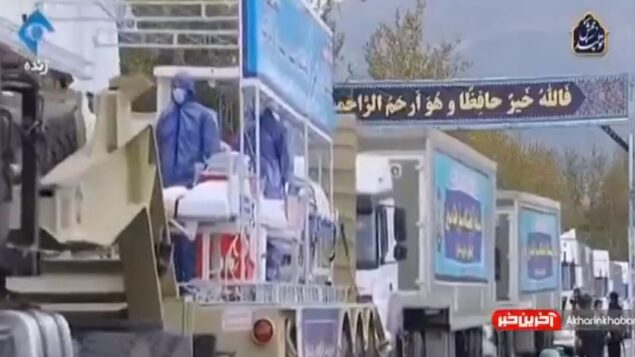 إيران تحيي ’يوم الجيش’ السنوي باستعراض يشمل شاحنات مطهرة ووحدات طبية متنقلة في الوقت الذي تواجه فيه البلاد وباء فيروس كورونا (Screen grab/Twitter)