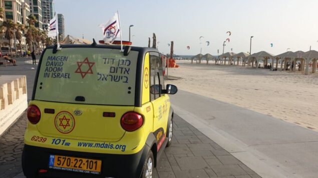 سيارة إسعاف نجمة داود الحمراء في تل أبيب، 17 مايو 2020. (Magen David Adom)