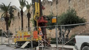 عمليات حفر تجريبية لمحطة قطار في البلدة القديمة بمدينة القدس، 9 مايو، 2020. (Emek Shaveh) عمليات حفر تجريبية لمحطة قطار في البلدة القديمة بمدينة القدس، 9 مايو، 2020. (Emek Shaveh)