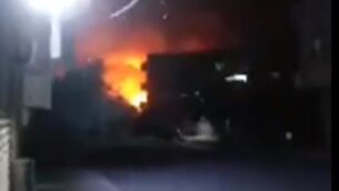 انفجارا  في مدينة حماة السورية بعد غارات إسرائيلية مفترضة، 24 يونيو، 2020.(Screencapture/Twitter)