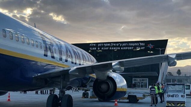 طائرة بوينغ 737 تابعة لشركة Ryanair في مطار رامون في إيلات، 4 مارس، 2019. (Rafi Peled/ Israel Airport Authority)
