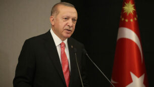الرئيس التركي رجب طيب أرودغان يلقي كلمة خلال خطاب متلفز للأمة في إسطنبول، 11 مايو، 2020. (Presidential Press Service via AP, Pool)