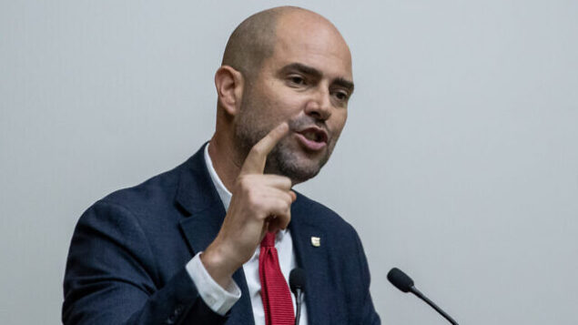 Likud Knesset Member and Justice Minister, Amir Ohana speaks during a discussion on the Security Cameras Law, at the Knesset, in Jerusalem on September 11, 2019. Photo by Yonatan Sindel/Flash90 *** Local Caption *** 
תאריך
כנסת
מליאה
הצבעה
חוק המצלמות
ביבי 
אמיר אוחנה