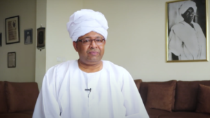 المتحدث باسم وزارة الخارجية السودانية حيدر بدوي صادق، الذي أقيل في 19 أغسطس، 2020، بعد يوم من الإعراب عن دعمه للسلام مع إسرائيل. (YouTube screenshot)