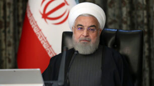 الرئيس الإيراني حسن روحاني يحضر جلسة مجلس الوزراء في طهران، إيران، 18 مارس 2020. (Office of the Iranian Presidency via AP)