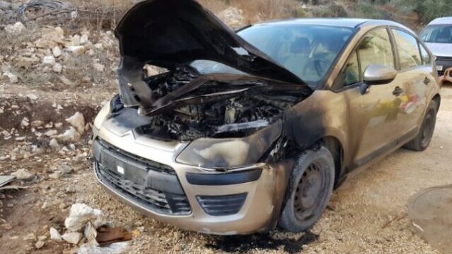 اشعال النار في سيارة عائلية في قرية عصيرة القبلية الفلسطينية بالضفة الغربية في جريمة كراهية مفترضة، 28 أغسطس، 2020. (Courtesy Yesh Din)