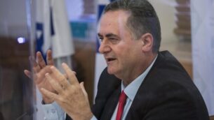وزير المالية يسرائيل كاتس يعقد مؤتمرا صحفيا في وزارة المالية في القدس، 1 يوليو، 2020. (Olivier Fitoussi / Flash90)