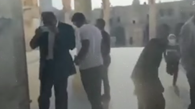أعضاء من وفد زراعي إماراتي غير رسمي يزورون الحرم القدسي، 15 أكتوبر 2020 (Twitter screenshot)