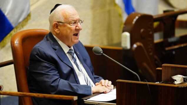 رئيس الدولة رؤوفين ريفلين يتحدث في افتتاح الدورة الشتوية للكنيست، 12 اكتوبر 2020 (Yaniv Nadav / Knesset Spokesperson's Office) رئيس الدولة رؤوفين ريفلين يتحدث في افتتاح الدورة الشتوية للكنيست، 12 اكتوبر 2020 (Yaniv Nadav / Knesset Spokesperson's Office)