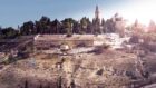 لقطة شاشة من مقطع فيديو ترويجي لمشروع التلفريك بالقدس القديمة يظهر تصور فني لمرور العربات فوق وادي هنوم. (موقع YouTube)