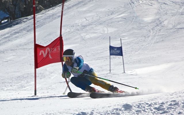 Ben Brill swerves past a
gate in the Buller Cup.