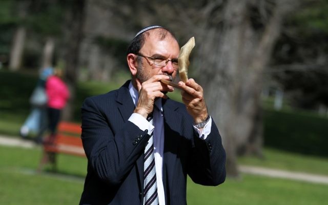 Caulfield Hebrew Congregation's Rabbi Ralph Genende blows the shofar at Caulfield Park. Photo: Peter Haskin