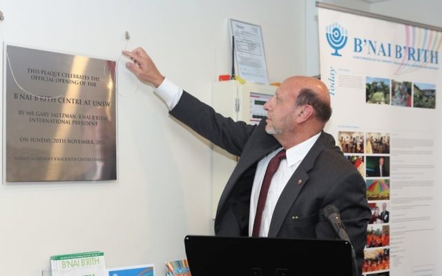 B’nai B’rith International president Gary Saltzman unveils a plaque at the official opening of B’nai B’rith NSW’s new headquarters at Shalom College on November 20. Photo: Giselle Haber
