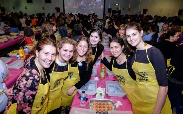 Shabbat Project 2015 Glicks challah bake.