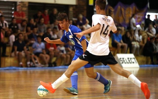Hakoah's Jake Besser evades an Eagles defender in the 16 years boys' grand final. Photo: Jeremy Ng/Football NSW
