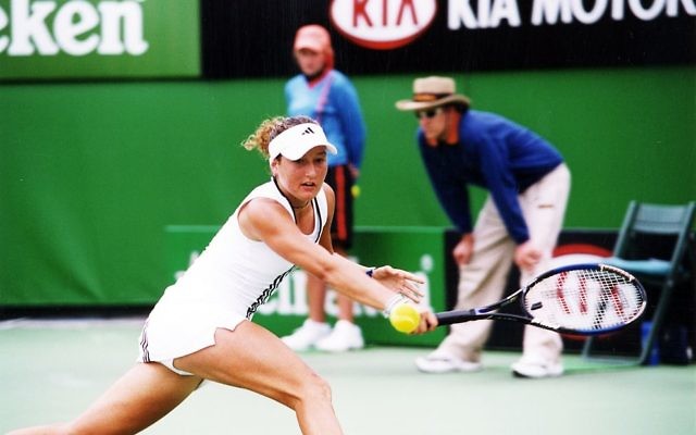 Shahar Peer plays in the Australian Open Girls Tournament in 2004.
