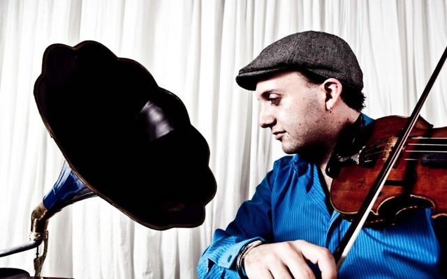 Violinist Daniel Weltlinger.