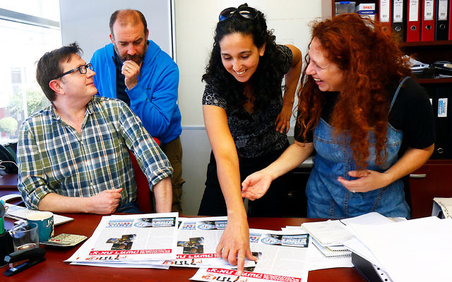 Australian Jewish News manager Rod Kenning and editor Zeddy Lawrence with Ravit Glance and Hallely Kimchi from Etonchik. Photo: Petert Haskin