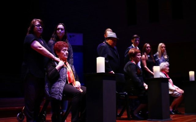 Shoah survivors together with their families on stage.
Photo: Peter Haskin