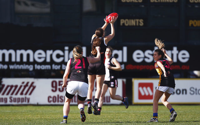 13-8-17. VAFA Women Preliminary Final. AJAX Jackettes were deferated by Old Mentonians 5-6-36 to 5-8-38. Isi Tomas. Photo: Peter Haskin