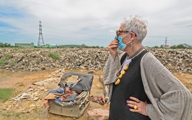 OzHarvest founder Ronni Kahn at a rubbish tip in Thailand.
Photo: Bruno Kataoka OzHarvest founder Ronni Kahn at a rubbish tip in Thailand.
Photo: Bruno Kataoka