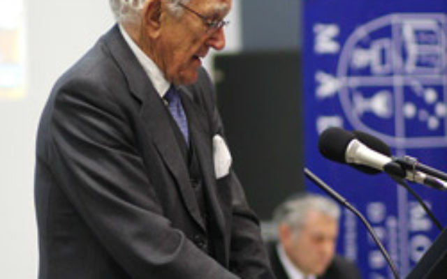 Former prime minister Malcolm Fraser speaks during the Monash debate. Photo: Peter Haskin Former prime minister Malcolm Fraser speaks during the Monash debate. Photo: Peter Haskin