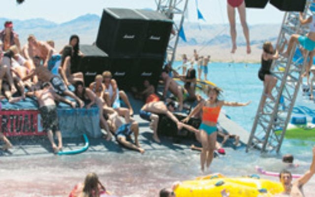 Teenagers under attack in Piranha 3D.