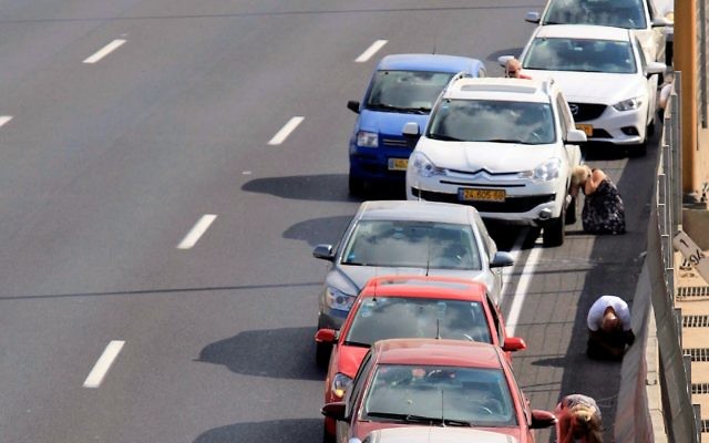 Tel Aviv drivers take cover as a siren sounds Tel Aviv drivers take cover as a siren sounds