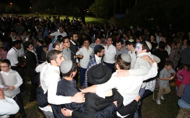 Having fun at the havdalah celebrations in Bondi. Photo: Giselle Haber Having fun at the havdalah celebrations in Bondi. Photo: Giselle Haber